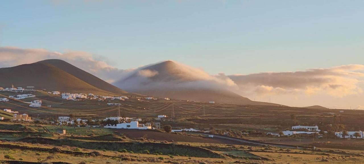 Gemuetliche Holzjurte La Asomada Lanzarote Apartment Tias Bagian luar foto
